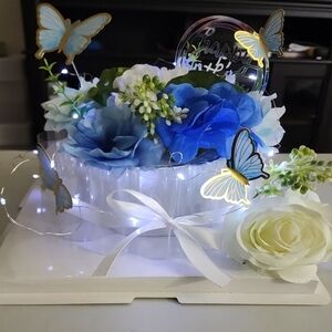 Floral Arrangement with Blue and White Flowers Cake Displace